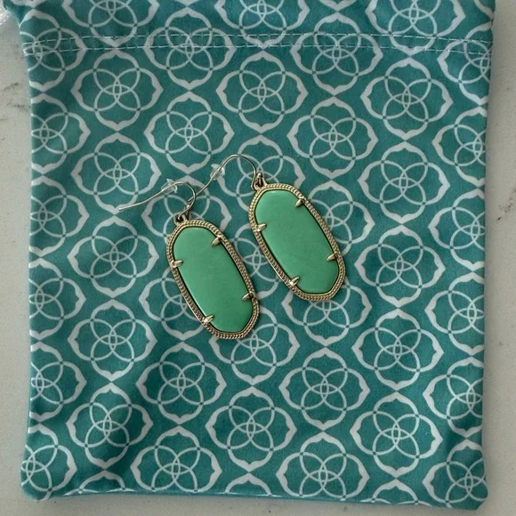 Rare Kendra Scott Elle Gold Drop Earrings in Mint Green - Picture 2 of 5